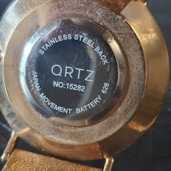 🦋10/$20🦋 QRTZ #15282 Goldtone/Cloud Print Leather Women's Watch - Picture 4 of 4